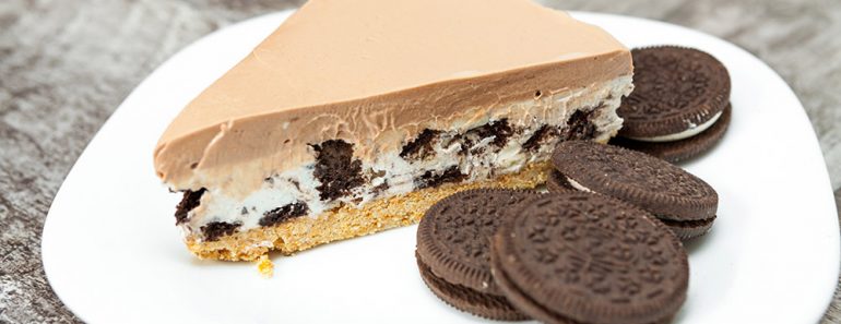 Simple Cream Cheesecake Recipe with Oreo Cookies