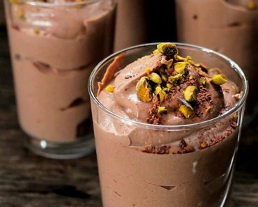 This 10-Minute Baileys Chocolate Mousse Is So Creamy, It Should Be Illegal!
