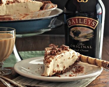 Creamy Baileys Dream Pie (15-Minute Recipe)