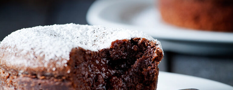 2-Minutes Chocolate Peanut Butter Cake