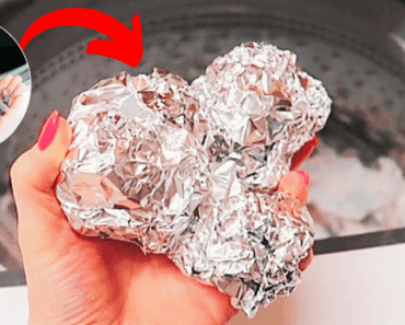 She Putс a Ball of Aluminum Foil in Her Dryer Machine. Only Few People Know About This Awesome Trick…