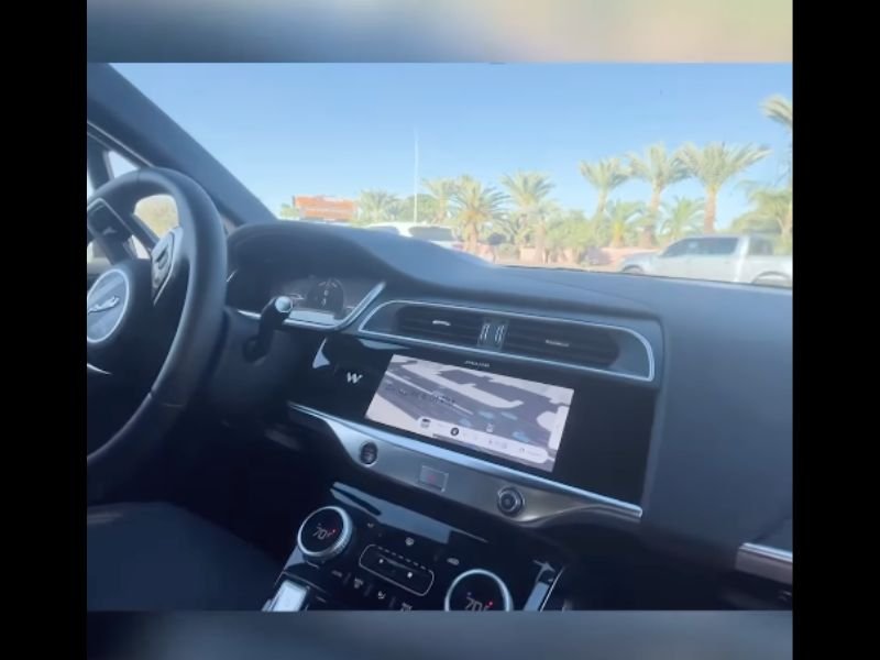 Driverless Waymo Ride Turns Chaotic in Chandler, Arizona as Autonomous Car Stops Mid-Turn Across Four Lanes of Traffic