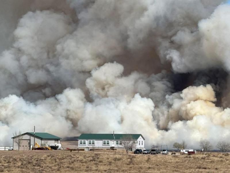 Fast Moving Fire Near CR 49 and CR 22 in Weld County Colorado Sends Massive Smoke Over Homes Before Crews Bring It Under Control