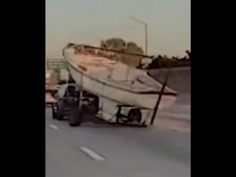 Runaway Boat Detaches From Tow Hitch and Slams Into Center Median on 91 Freeway in Bellflower, Tesla Camera Captures Dramatic Crash