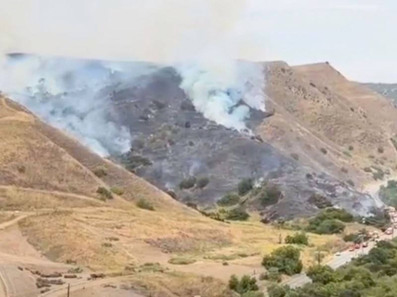 Evacuation Warnings Issued As Vegetation Fire Burns 4 Acres in Unincorporated Brea, Orange County &mdash; Alert For Nearby Communities Saturday Afternoon