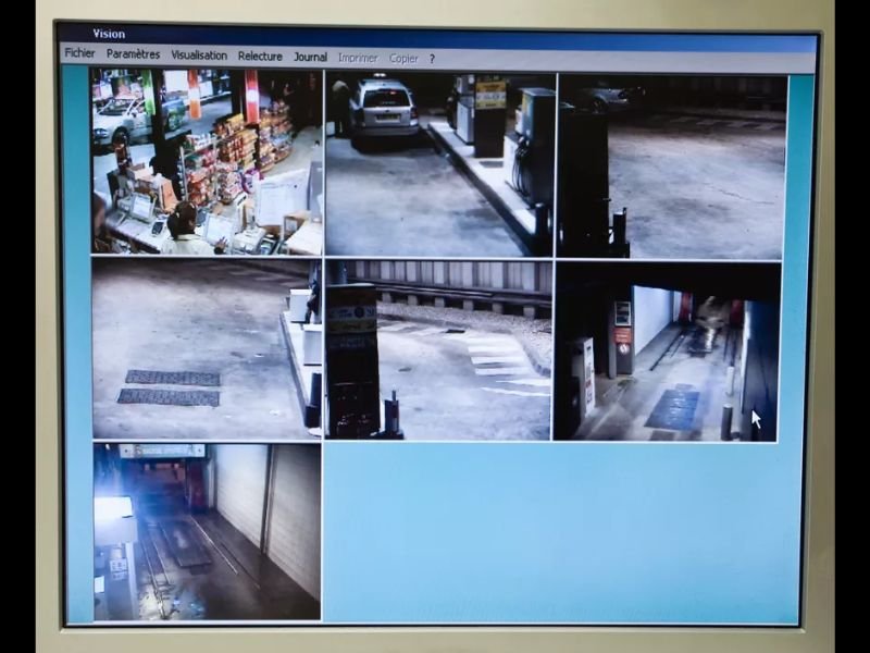 Gas Station Attendant Rescues 16-Year-Old Kidnapped at Gunpoint &mdash; Suspect Arrested After Students Track Girl's Phone Across Detroit