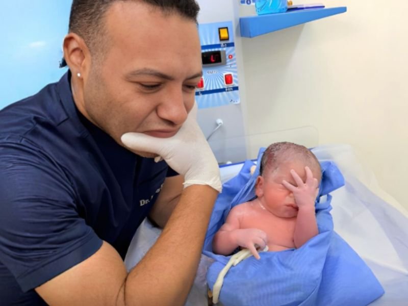 Viral Photo of Newborn Baby Covering Face With Tiny Hand Just Minutes After Birth &mdash; Internet Relates Hard to the Already Done With the World Vibe